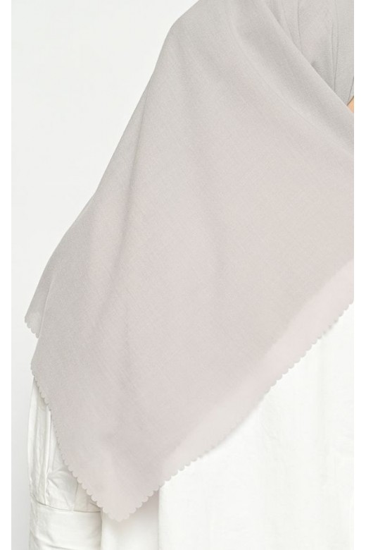 Hijab Segi 4 Voal Gucci Lasercut Dark Grey